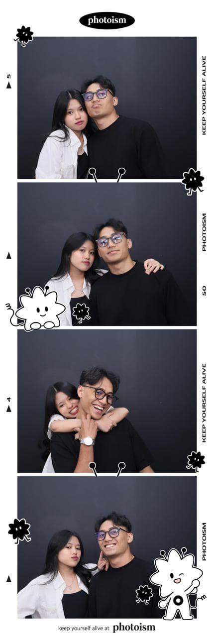 Strip photobooth empat frame yang menampilkan Nayla dan pasangannya dengan pose lembut dan playful.